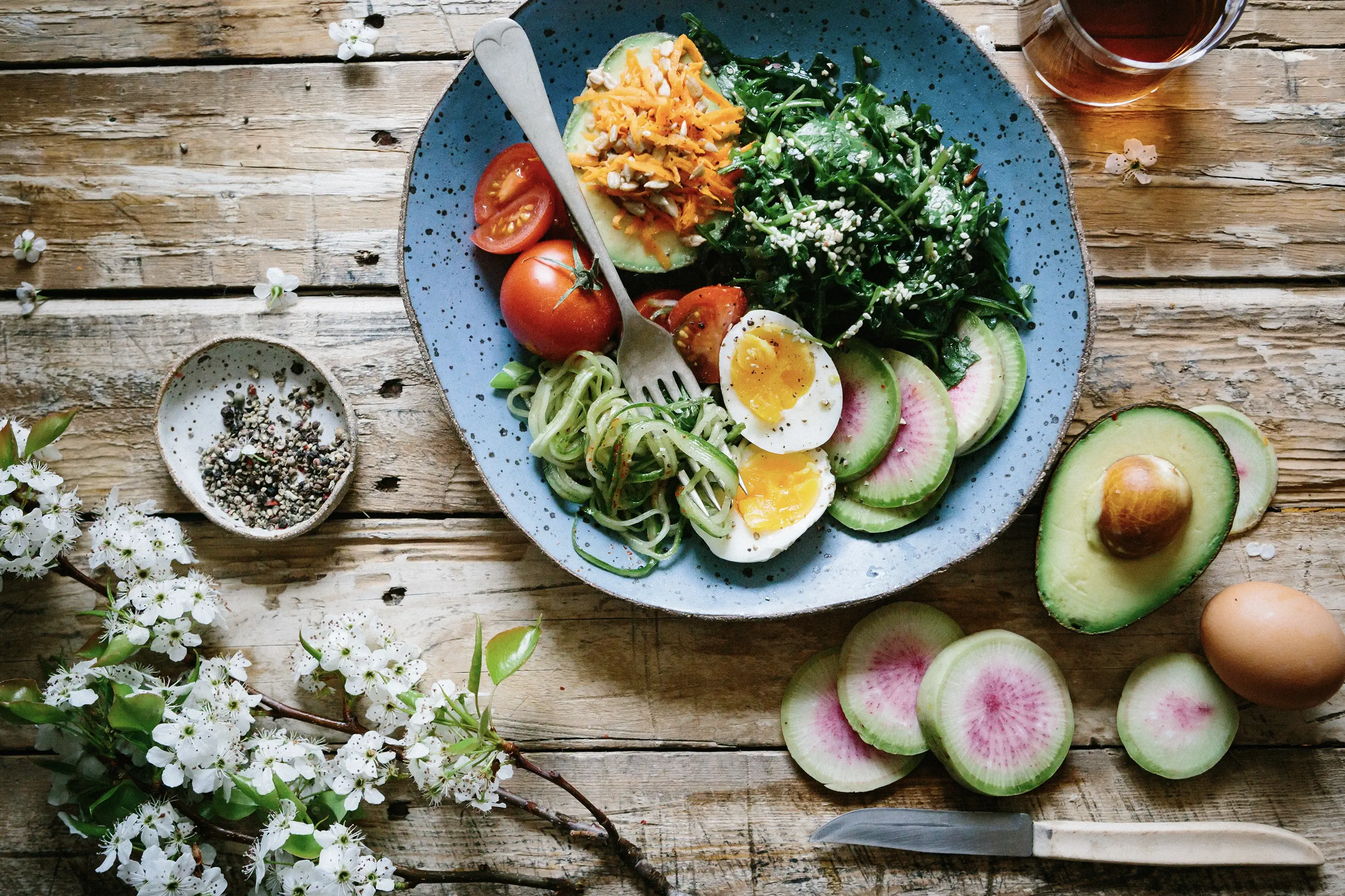 salad on top of a blue plate